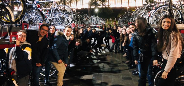 Holanda recibe a los alumnos de 2º Bachillerato de La Salle Alcoi Holanda recibe a los alumnos de 2º Bachillerato de La Salle Alcoi